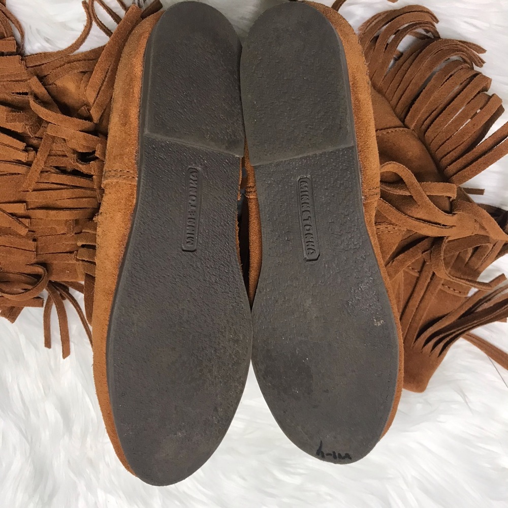 Minnetonka 3-Layer Fringe Boots Size 8 - Picture 8 of 14